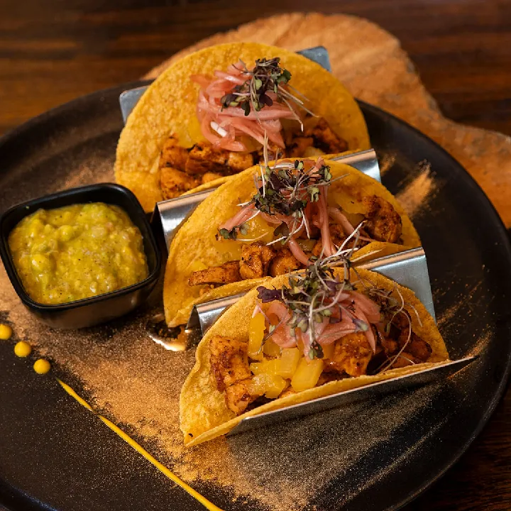 TACOS DE POLLO AL ESTILO PASTOR