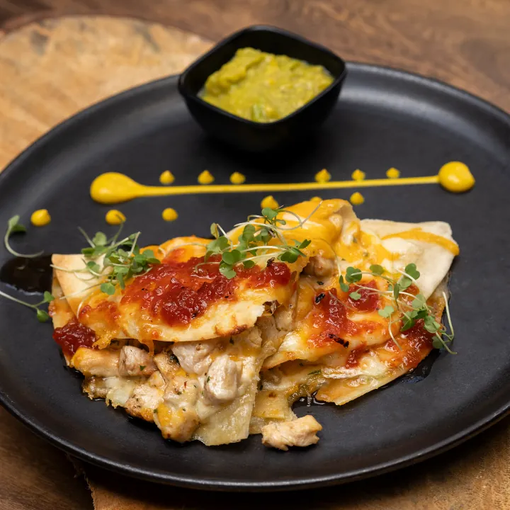 QUESADILLA GRATINADA DE POLLO