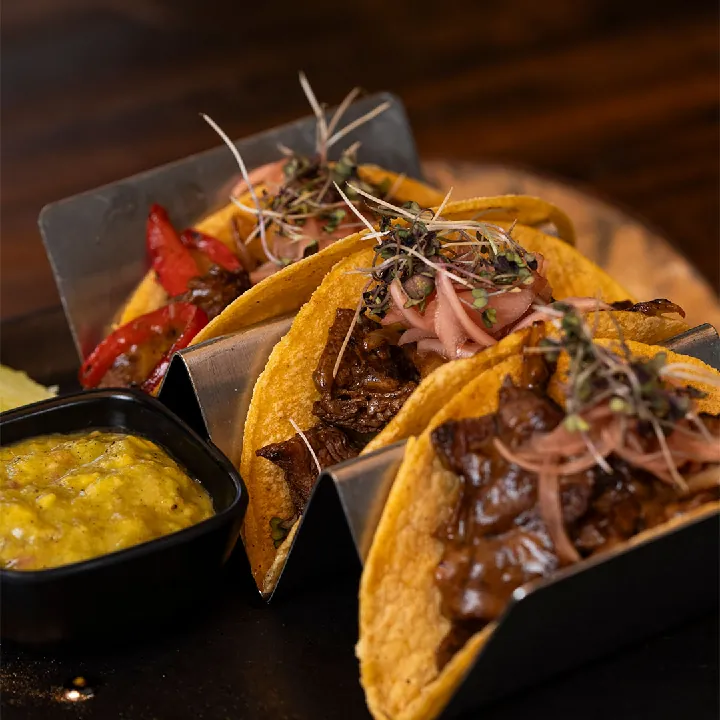 TACOS DE CARNITAS