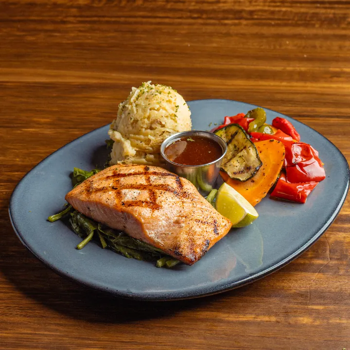 GRILLED SALMÓN