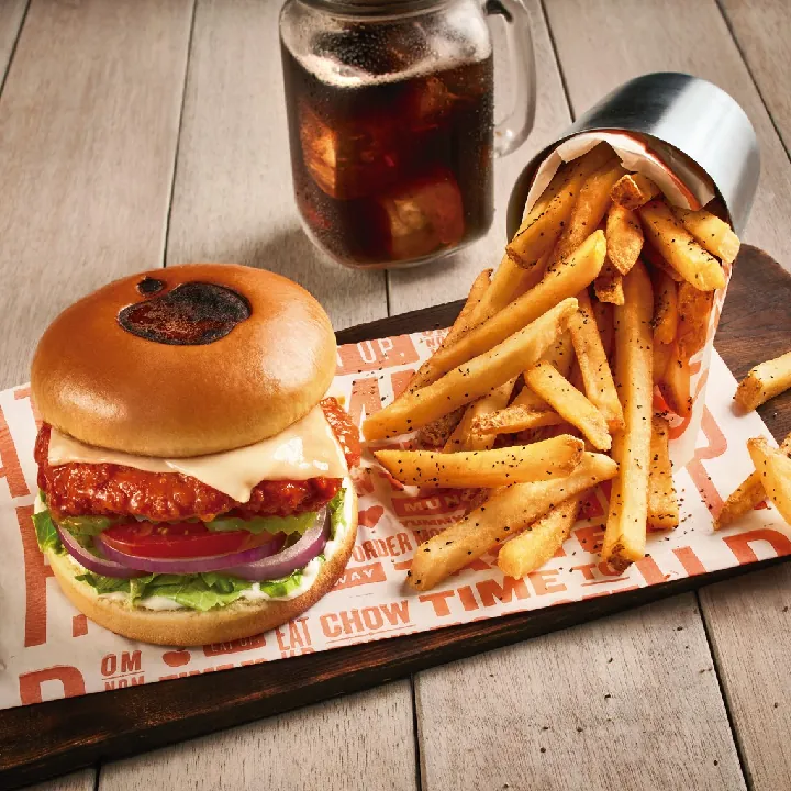 CRISPY CHICKEN BURGER