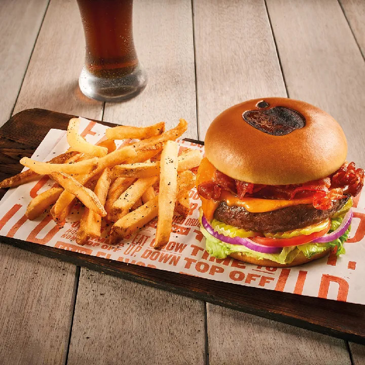 BACON & CHEDDAR CHEESE BURGER