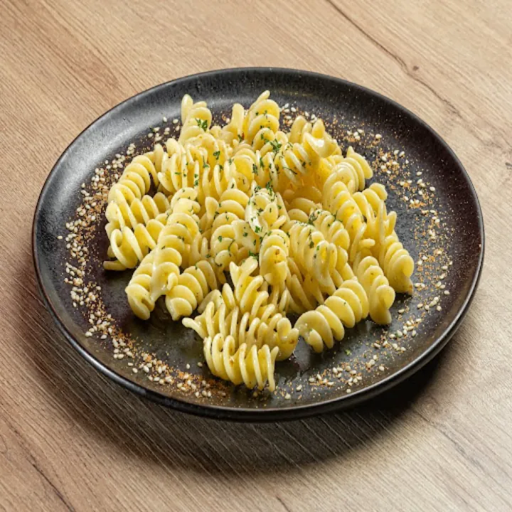SHORT PASTA WITH BUTTER