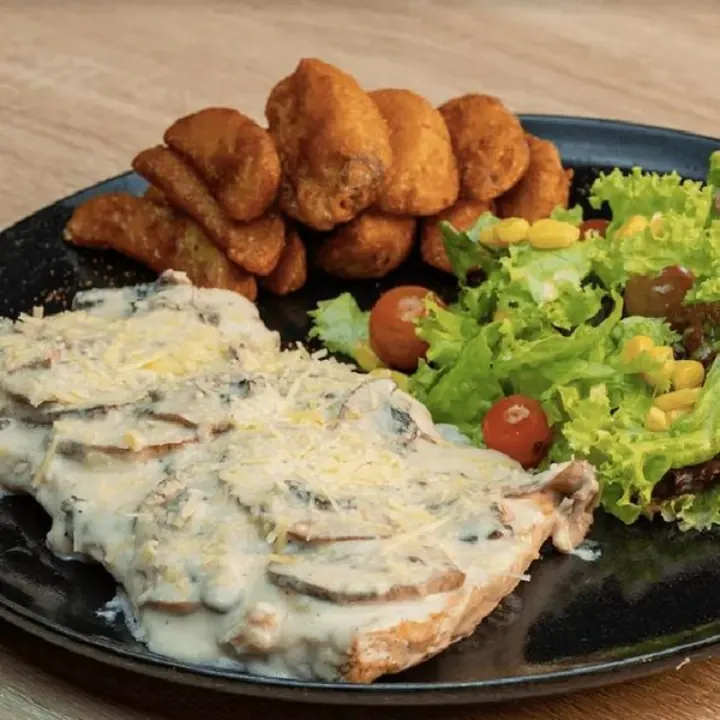 CHICKEN IN MUSHROOM SAUCE