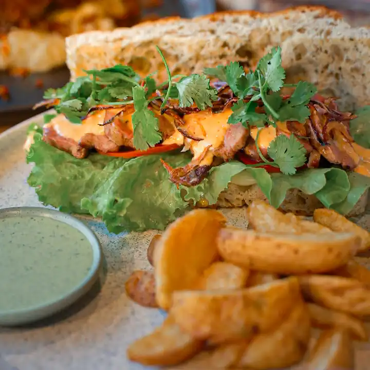 SANDWICH STEAK DE CORDERO