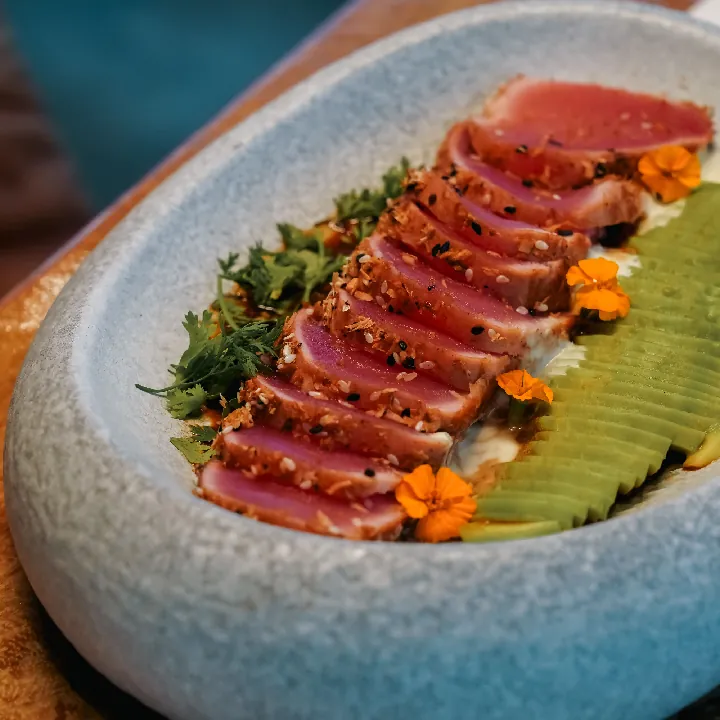 TATAKI DE ATÚN BASTO