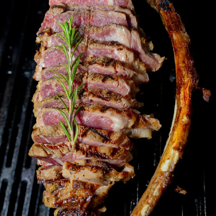 TOMAHAWK ANGUS
