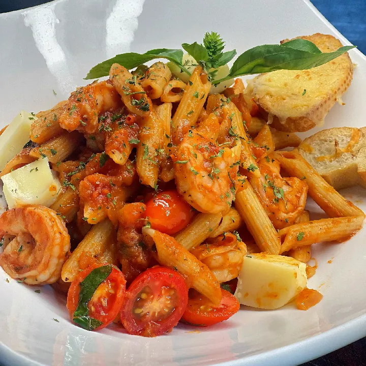 PASTA TOMATE FRESCO Y CAMARONES