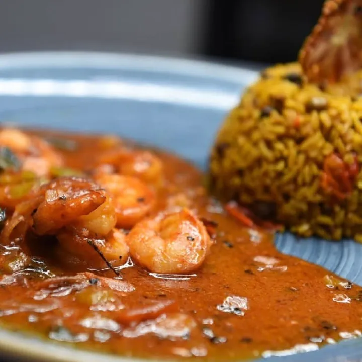 CAMARONES A LA CRIOLLA