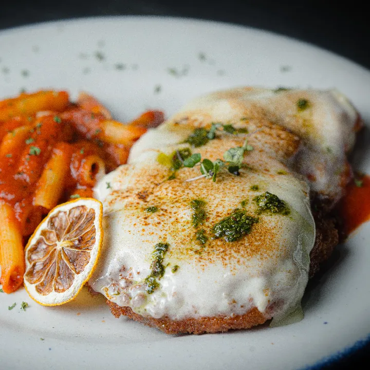 PECHUGA PARMIGIANA