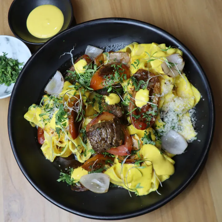 LOMO SALTADO, PAPARDELLE A LA HUANCAINA