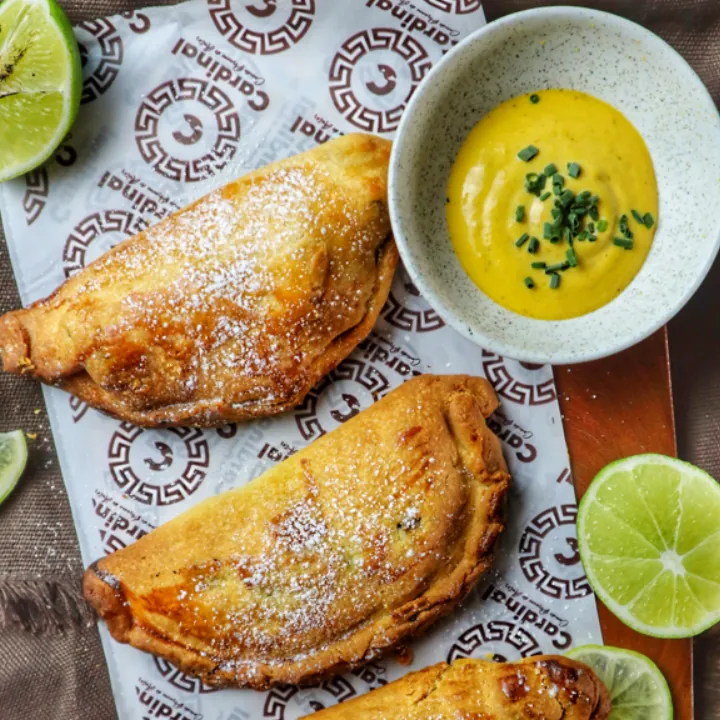 EMPANADAS DE CARNE Y QUESO