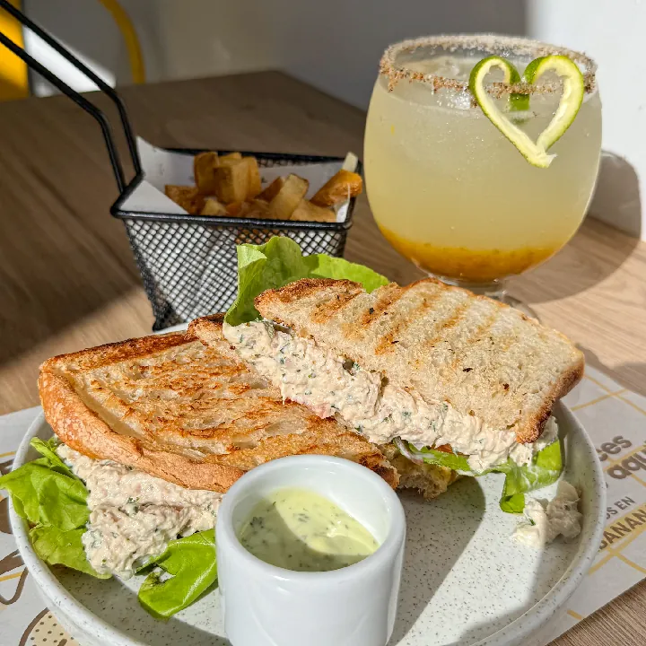 TUNA SANDWICH
