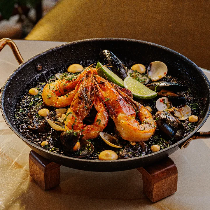 Arroz de Mariscos a las Brasas en Tinta