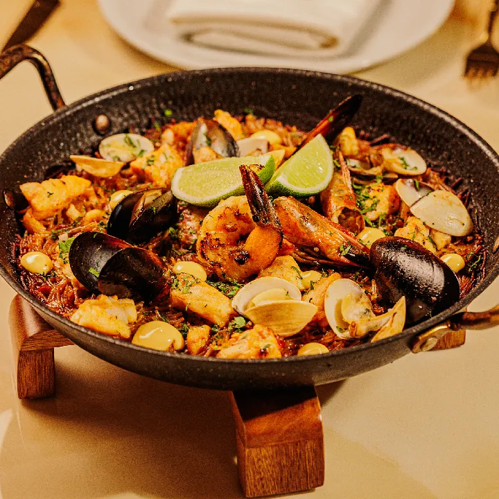 Fideuà de Mariscos a las Brasas