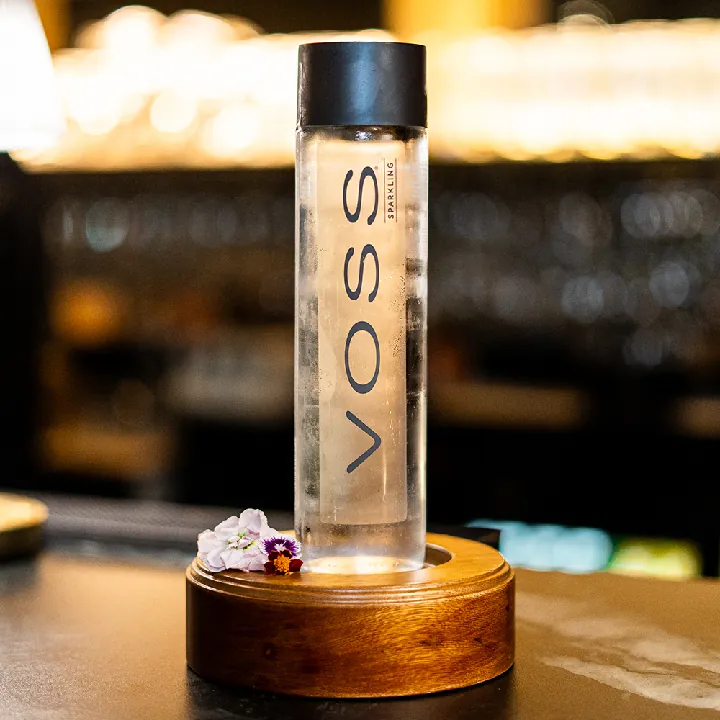 AGUA MINERAL CARBONATADA VOSS