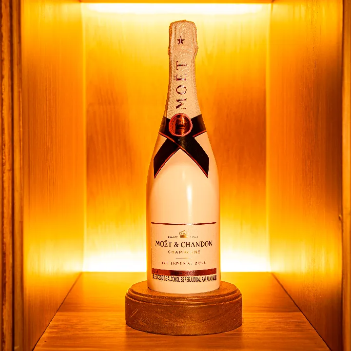 MOET ICE IMPERIAL ROSE NAKE
