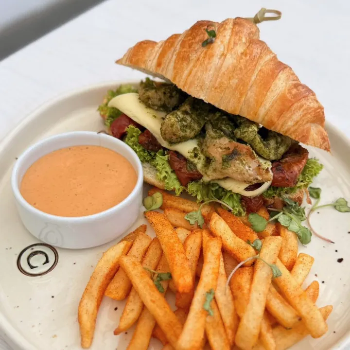 Croissant Pesto