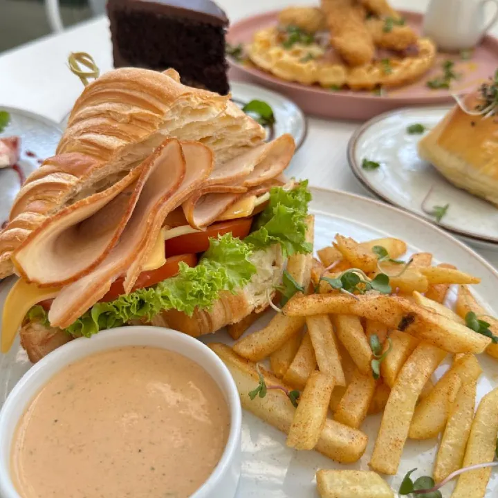 Croissant de Pavo