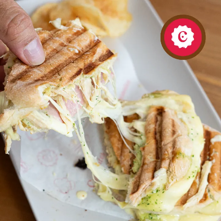 Sandwich Jamón y Quesos