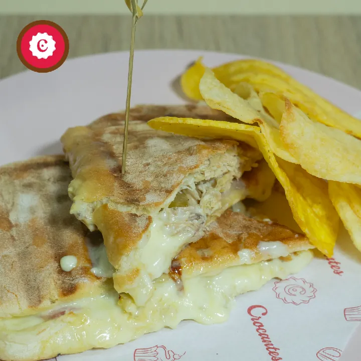 Sandwich de pollo y tocineta