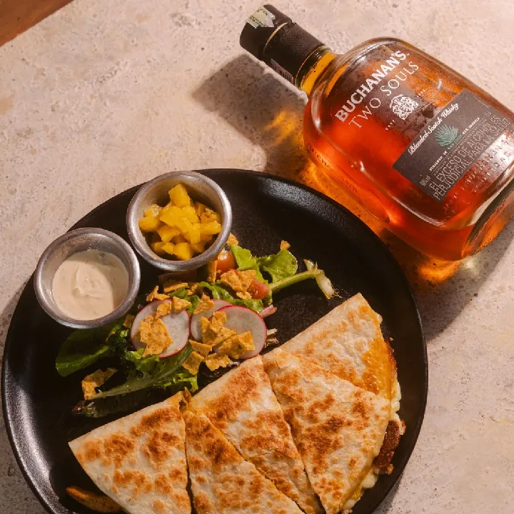 Buchanans two soul + quesadilla y tacos