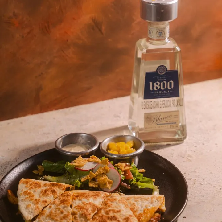 1800 silver + quesadilla y tacos