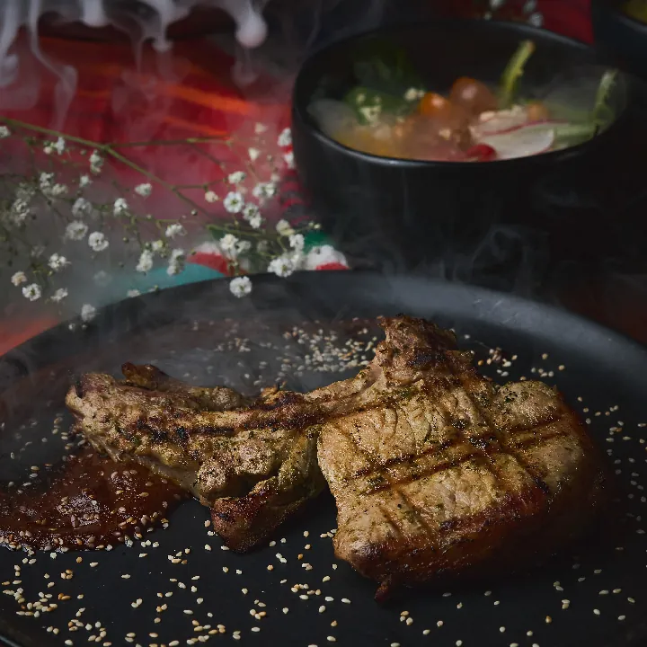 Rib Eye de Cerdo en Salsa Mole