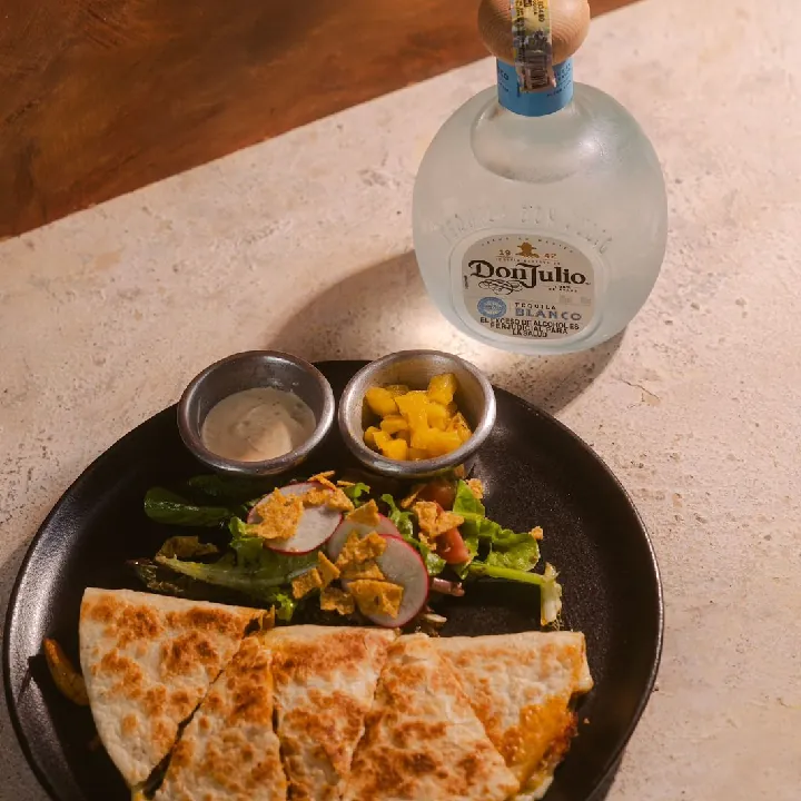 Don Julio Blanco + Quesadilla y tacos