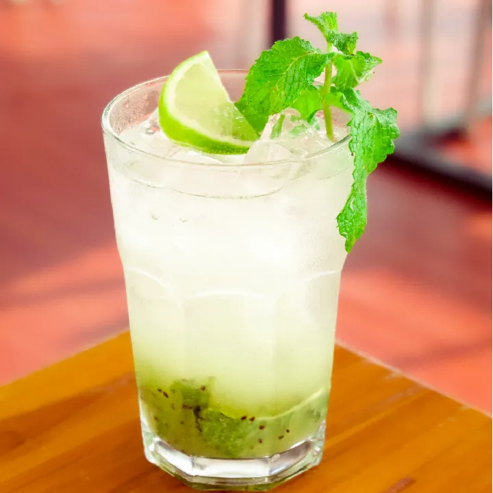 Soda de kiwi y hIerbabuena