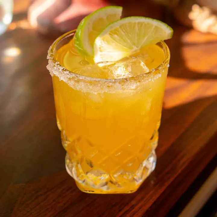 margarita de frutos amarillos