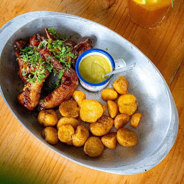 Alitas en salsa bbq