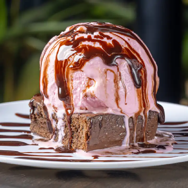 BROWNIE CALIENTE CON HELADO