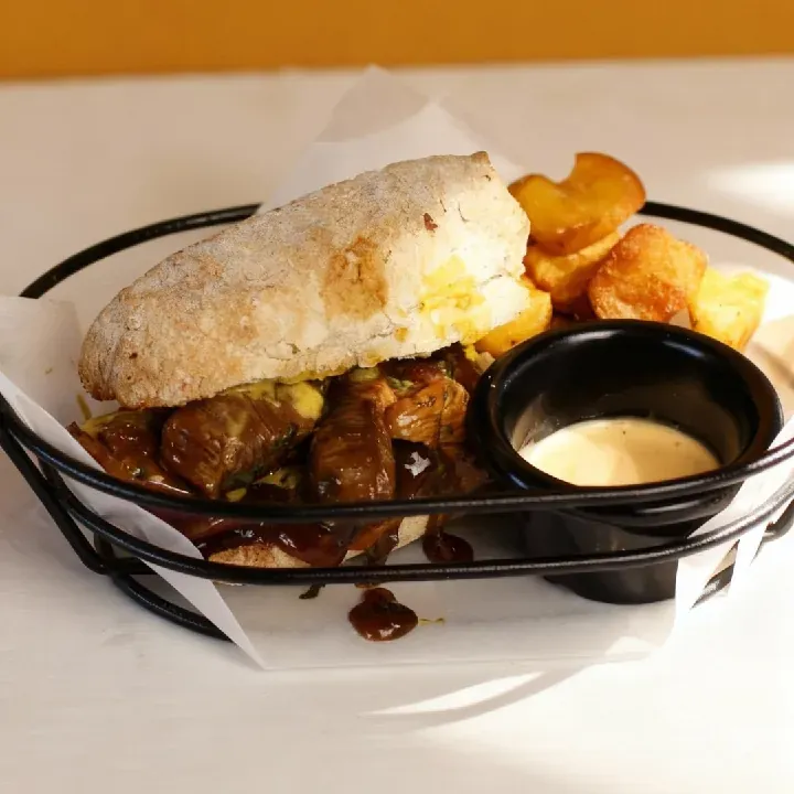 Sándwich de Lomo Saltado