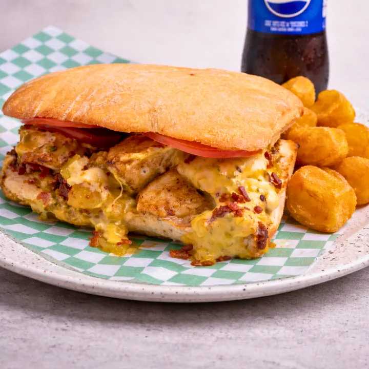 Sandwich de Pollo Hawaiano