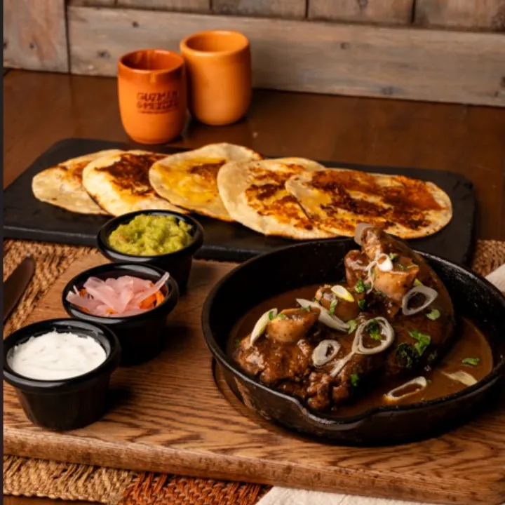 ASADO DE TIRA AL ESTILO BIRRIA