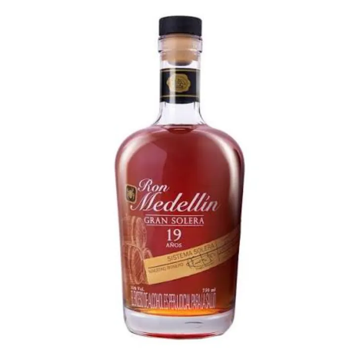 RON MEDELLÍN 19 AÑOS SOLERA