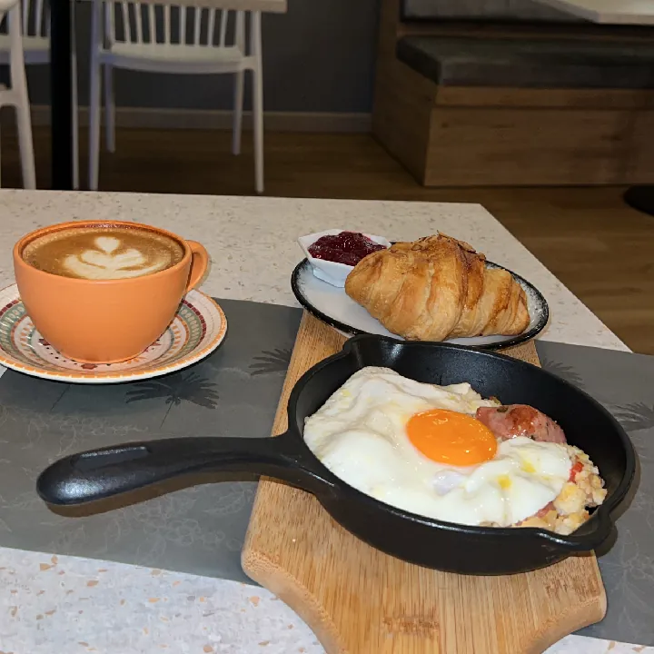 HUEVOS BY MUJERES CAFETERAS