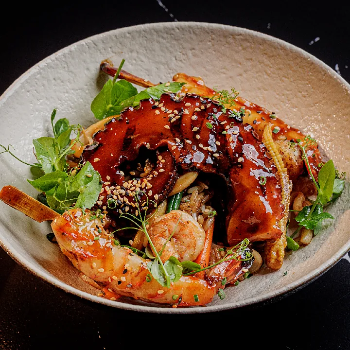 Yakimeshi Mariscos con Pulpo