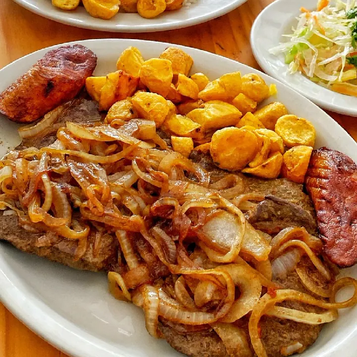 Carne Encebollada