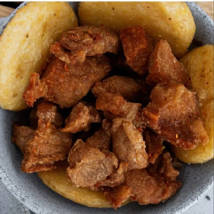 Chicharrón con Arepa