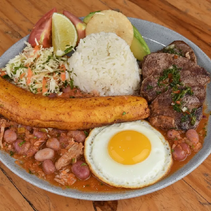Bandeja Montañera con solomito