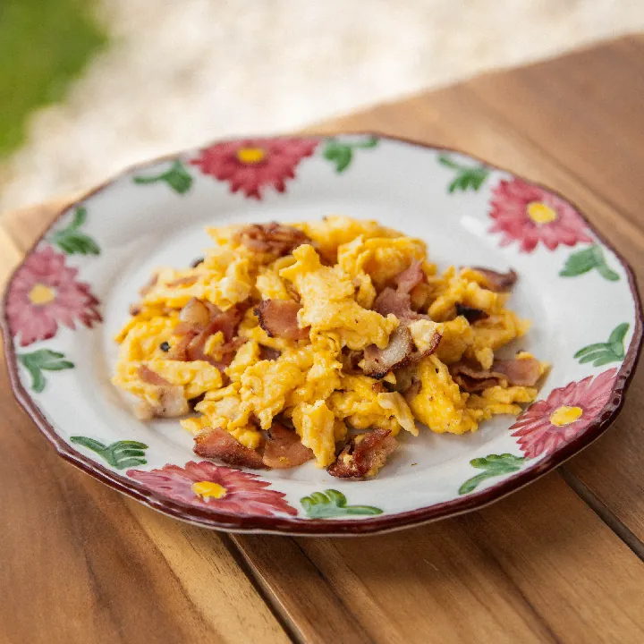 HUEVOS CON TOCINETA