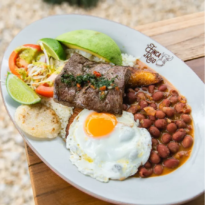 Bandeja Montañera con solomito
