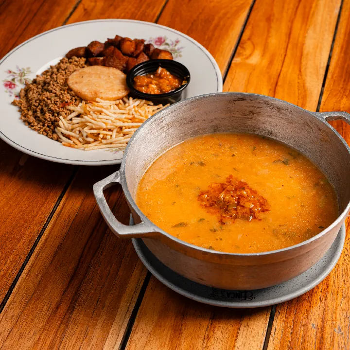 Sopa de arroz de la finca tradicional 