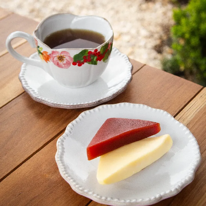 Agua Panela con Queso