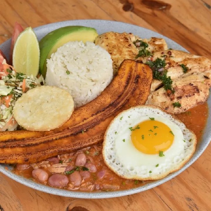 Bandeja Montañera con Pollo