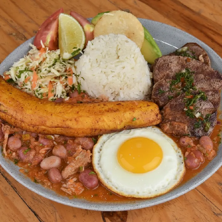 Bandeja Montañera con solomito