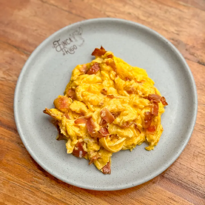 AD. HUEVOS CON TOCINETA 