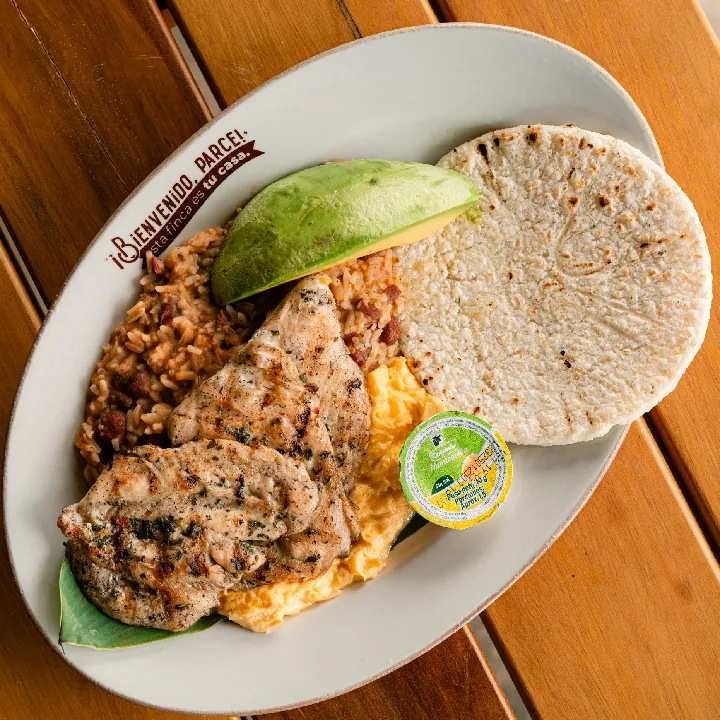 Calentado Montañero con Pollo
